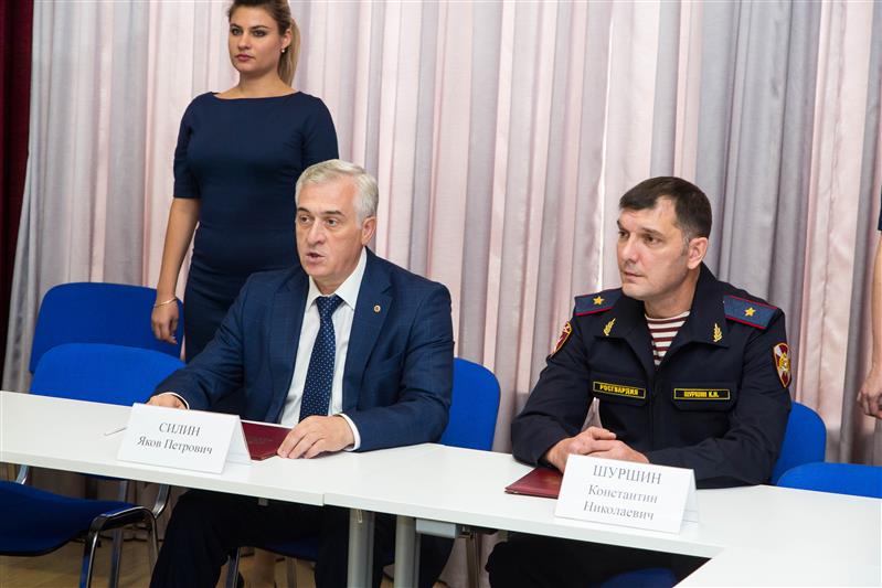 Подписано соглашение о сотрудничестве между Управлением Росгвардии по Свердловской области и Уральским государственным экономическим университетом