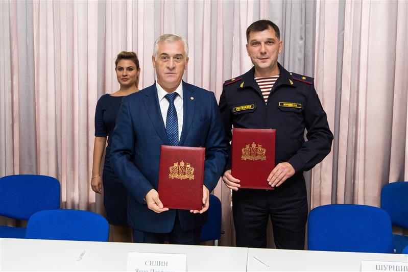 Подписано соглашение о сотрудничестве между Управлением Росгвардии по Свердловской области и Уральским государственным экономическим университетом