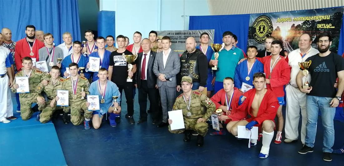 Курсанты Саратовского военного института Росгвардии заняли первое место на открытом областном кубке по боевому самбо