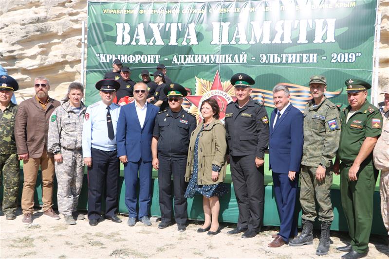 Военнослужащие Росгвардии приняли участие в торжественном открытии Вахты Памяти в Керчи  