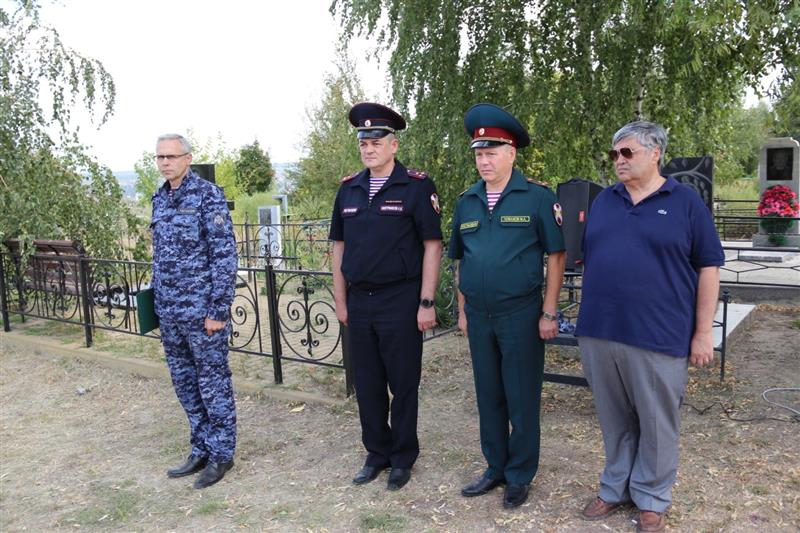 Донские росгвардейцы почтили память коллеги, погибшего при задержании вооруженных преступников