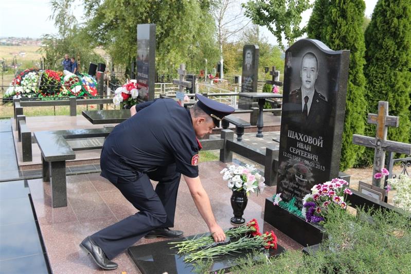 Донские росгвардейцы почтили память коллеги, погибшего при задержании вооруженных преступников
