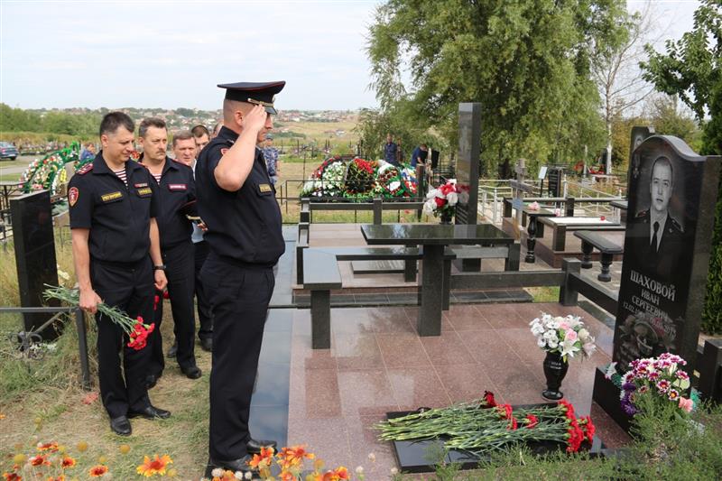 Донские росгвардейцы почтили память коллеги, погибшего при задержании вооруженных преступников