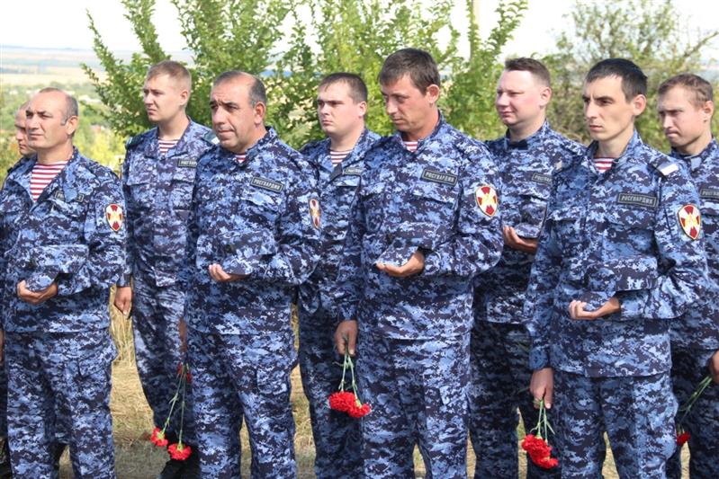 Сотрудники донского управления вневедомственной охраны почтили память погибших сослуживцев