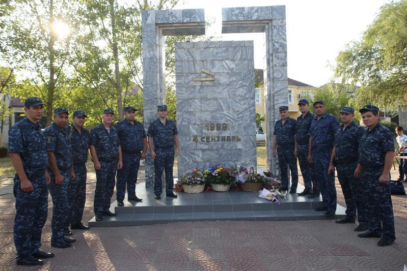 Росгвардейцы Дагестана почтили память погибших земляков в Буйнакске