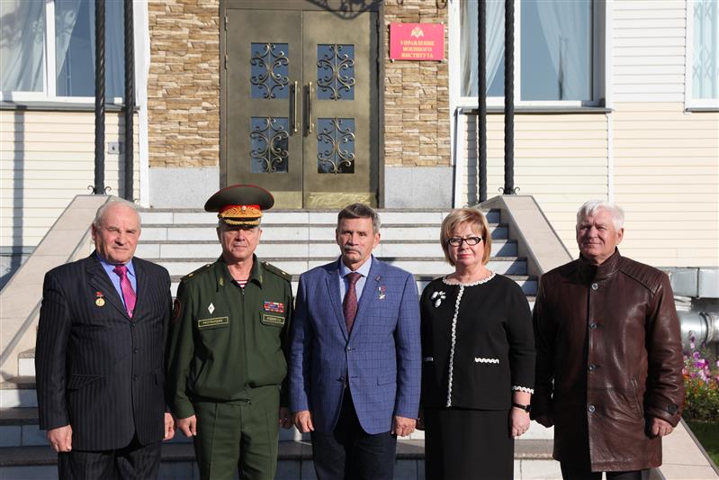 Новосибирский военный институт Росгвардии посетил ветеран «Вымпела» Герой России Вячеслав Бочаров