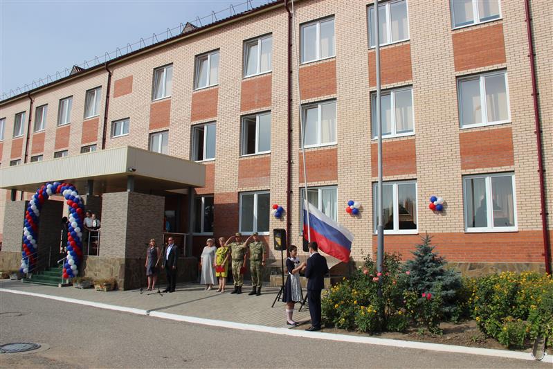 Торжества по случаю Дня знаний состоялись в грозненской школе Росгвардии