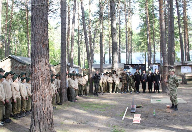В Уральском округе росгвардейцы напомнили школьникам и студентам правила антитеррористической безопасности (видео)