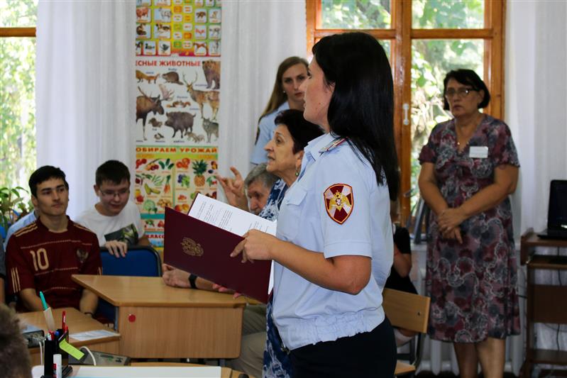 В поддержку акции «Вместе против террора» представители Росгвардии посетили коррекционную школу в Ставрополе
