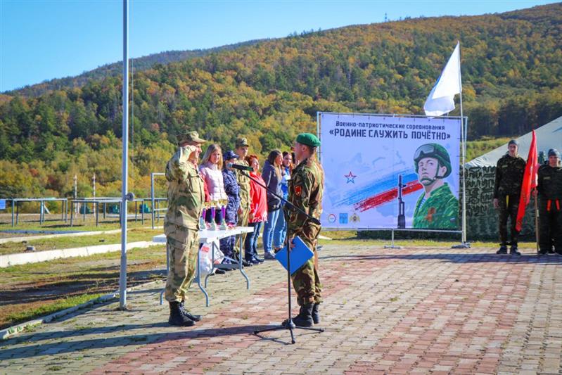 Росгвардейцы Сахалина провели военно-спортивные соревнования для местных школьников (фото)