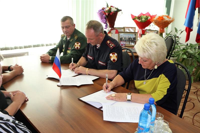 В Благовещенске в День знаний торжественно открыли профильный школьный класс Росгвардии (фото)