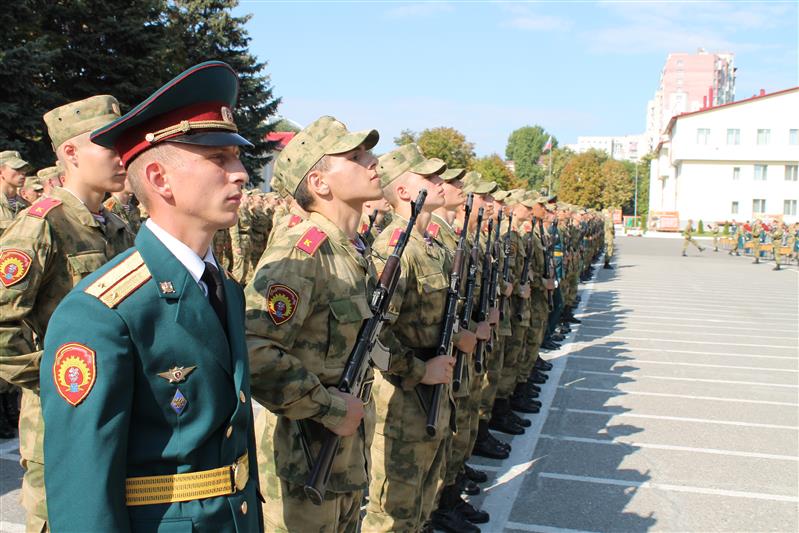 Курсанты первого курса Саратовского военного ордена Жукова Краснознаменного института войск национальной гвардии РФ приняли Военную присягу