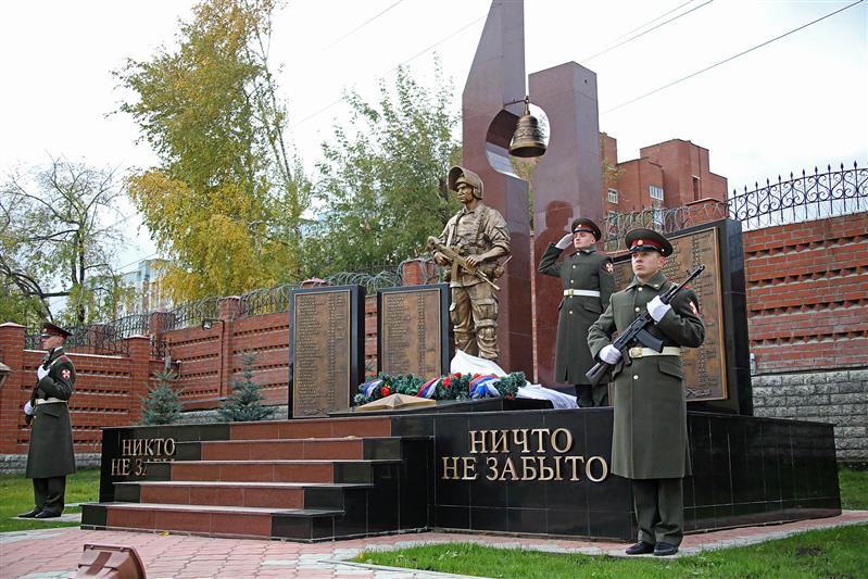 В Екатеринбурге открыт памятник погибшим воинам правопорядка