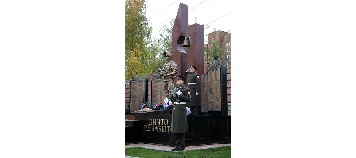 В Екатеринбурге открыт памятник погибшим воинам правопорядка