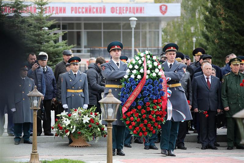 В Екатеринбурге открыт памятник погибшим воинам правопорядка