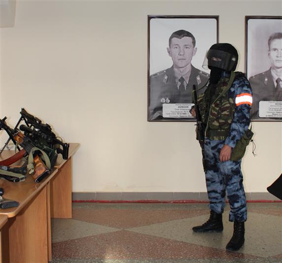 В Ульяновске сотрудники ОМОН Росгвардии  провели Урок мужества для кадет Следственного комитета