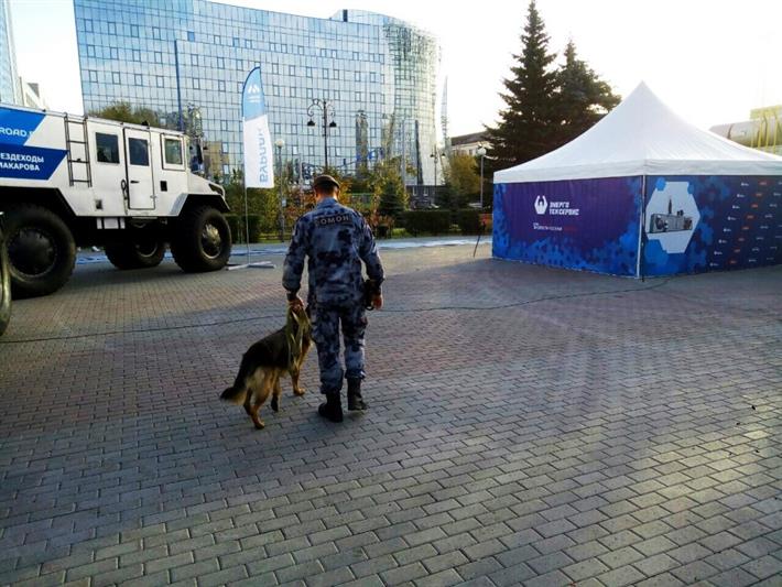 Бойцы тюменского ОМОН обеспечивают безопасность отраслевого форума России