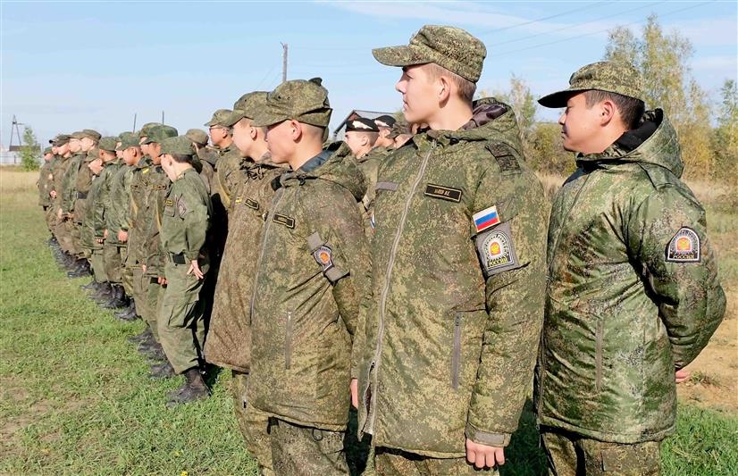 Росгвардейцы провели конкурс в честь 100-летия со дня рождения М.Т. Калашникова в кадетской школе в Якутске