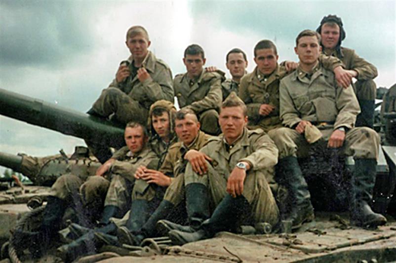 В канун 20-летия подвига Героя России Алексея Козина сотрудники ОМОН казанского побывали на его могиле