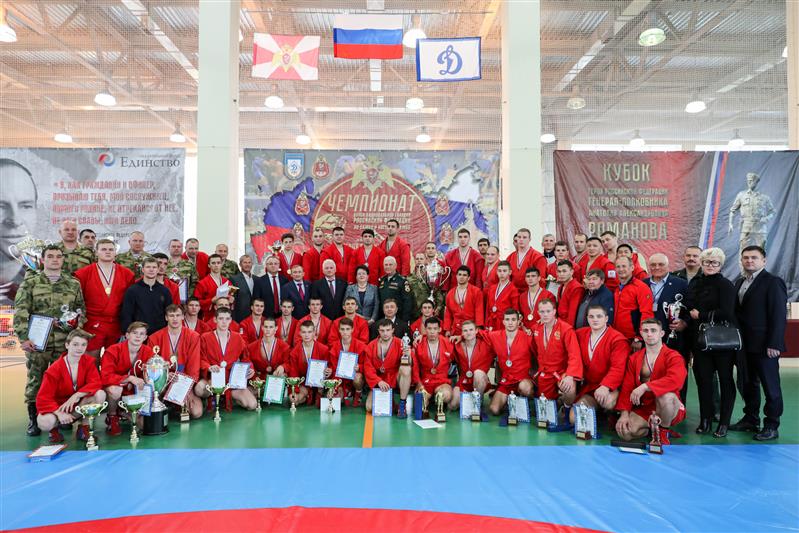 В дивизии имени Ф.Э. Дзержинского наградили победителей и призеров Чемпионата войск национальной гвардии по самбо (боевому самбо) на Кубок Героя России генерал-полковника Анатолия Романова (фото)