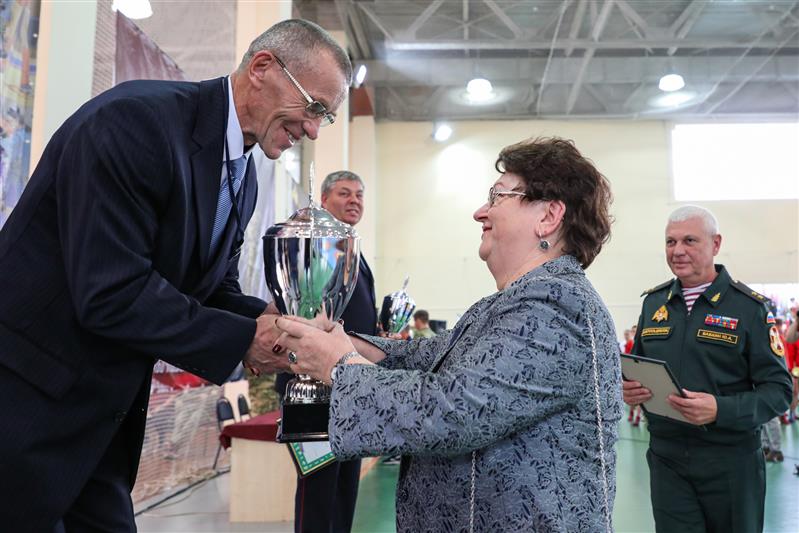 В дивизии имени Ф.Э. Дзержинского наградили победителей и призеров Чемпионата войск национальной гвардии по самбо (боевому самбо) на Кубок Героя России генерал-полковника Анатолия Романова (фото)