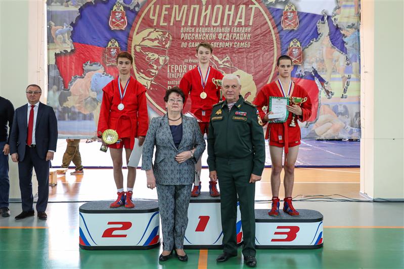 В дивизии имени Ф.Э. Дзержинского наградили победителей и призеров Чемпионата войск национальной гвардии по самбо (боевому самбо) на Кубок Героя России генерал-полковника Анатолия Романова (фото)