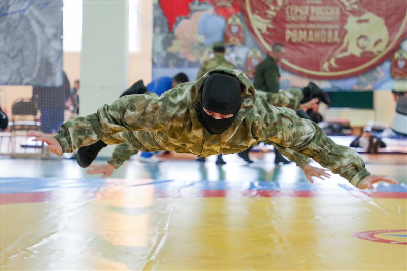 В дивизии имени Ф.Э. Дзержинского наградили победителей и призеров Чемпионата войск национальной гвардии по самбо (боевому самбо) на Кубок Героя России генерал-полковника Анатолия Романова (фото)
