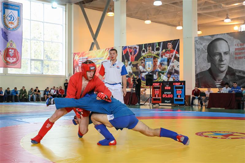 В дивизии имени Ф.Э. Дзержинского наградили победителей и призеров Чемпионата войск национальной гвардии по самбо (боевому самбо) на Кубок Героя России генерал-полковника Анатолия Романова (фото)