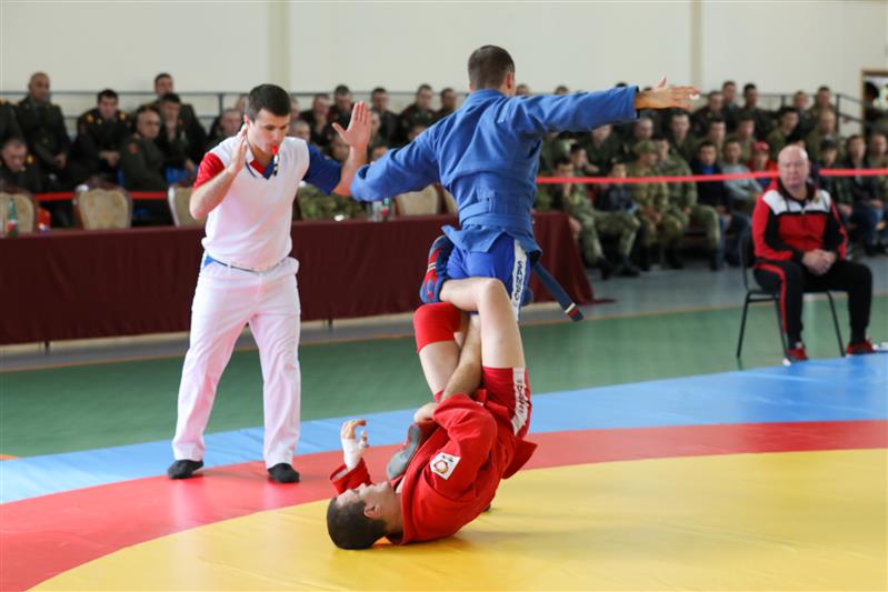 В дивизии имени Ф.Э. Дзержинского наградили победителей и призеров Чемпионата войск национальной гвардии по самбо (боевому самбо) на Кубок Героя России генерал-полковника Анатолия Романова (фото)