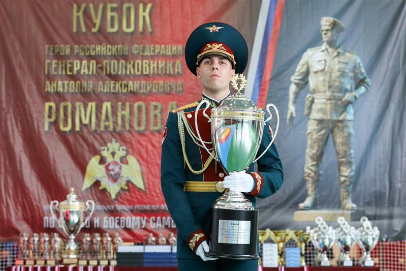 В дивизии имени Ф.Э. Дзержинского наградили победителей и призеров Чемпионата войск национальной гвардии по самбо (боевому самбо) на Кубок Героя России генерал-полковника Анатолия Романова (фото)