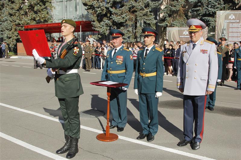 Курсанты вузов Росгвардии приняли Военную присягу (видео)
