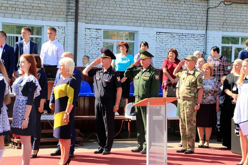 В Благовещенске в День знаний торжественно открыли профильный школьный класс Росгвардии (фото)