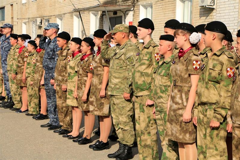 Учащиеся профильного класса Росгвардии в Благовещенске торжественно принесли кадетскую клятву