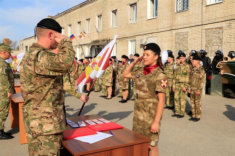Учащиеся профильного класса Росгвардии в Благовещенске торжественно принесли кадетскую клятву