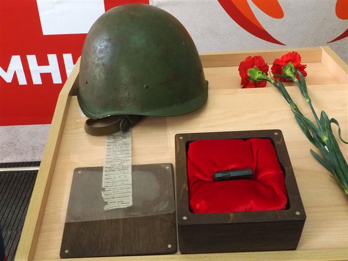 При участии росгвардейцев в Новосибирской области проведена церемония передачи именного медальона павшего красноармейца его родственникам