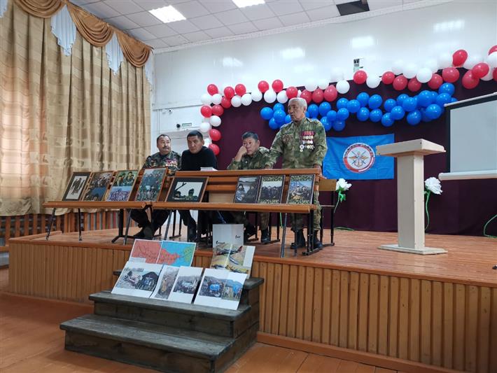 Ветераны Росгвардии организовали выставку военной техники в рамках закладки парка Победы в Якутске (фото)