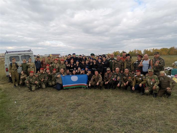 Ветераны Росгвардии организовали выставку военной техники в рамках закладки парка Победы в Якутске (фото)