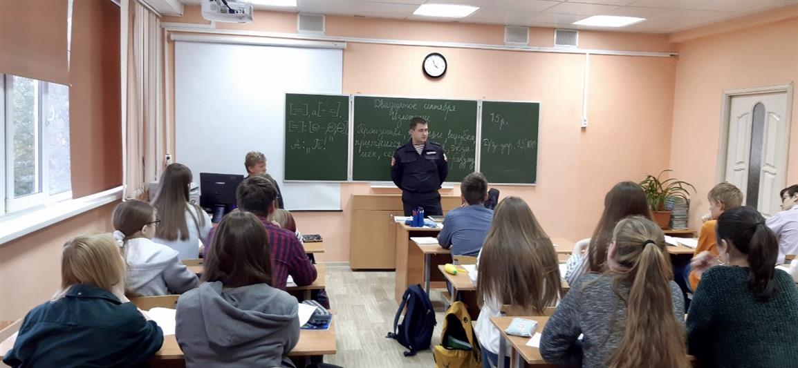 В Мурманской области сотрудники Росгвардии провели уроки профориентации для школьников 