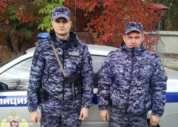 Сотрудники Росгвардии оказали помощь попавшим в ДТП гражданам в Самаре