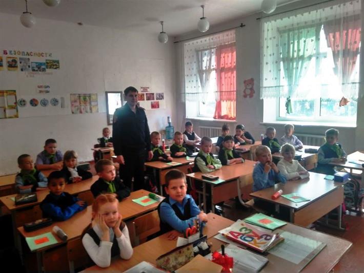 Цикл занятий по антитеррористической  безопасности провели сотрудники Росгвардии со школьниками Зауралья 