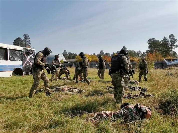 Иркутский и омский СОБР провели совместный полевой выход (фото)
