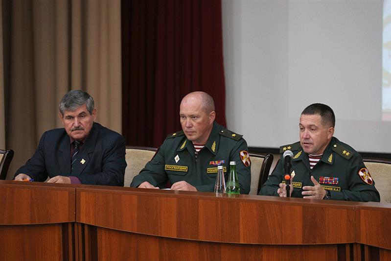 Командующий Северо-Кавказским округом Росгвардии генерал-лейтенант Игорь Гетманов провел совещание с председателями ветеранских организаций