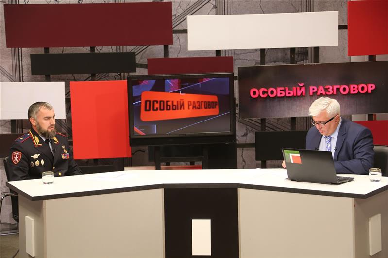 На вопросы жителей Чеченской Республики в прямом эфире ЧГТРК «Грозный» ответил руководитель тероргана Росгвардии 
