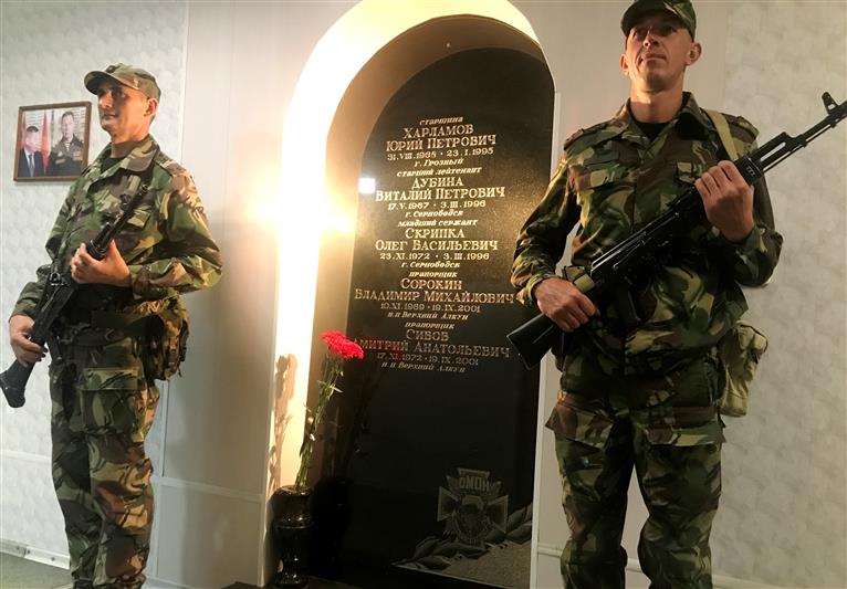 Волгоградские росгвардейцы почтили память коллег, погибших при исполнении служебного долга