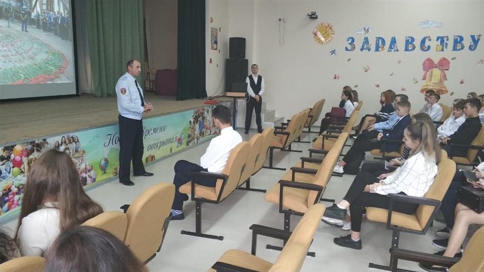 В Уральском округе росгвардейцы напомнили школьникам и студентам правила антитеррористической безопасности (видео)