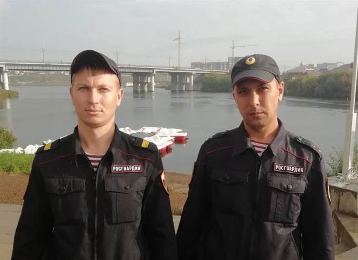 В Набережных Челнах сотрудники Росгвардии спасли тонувшую в реке женщину