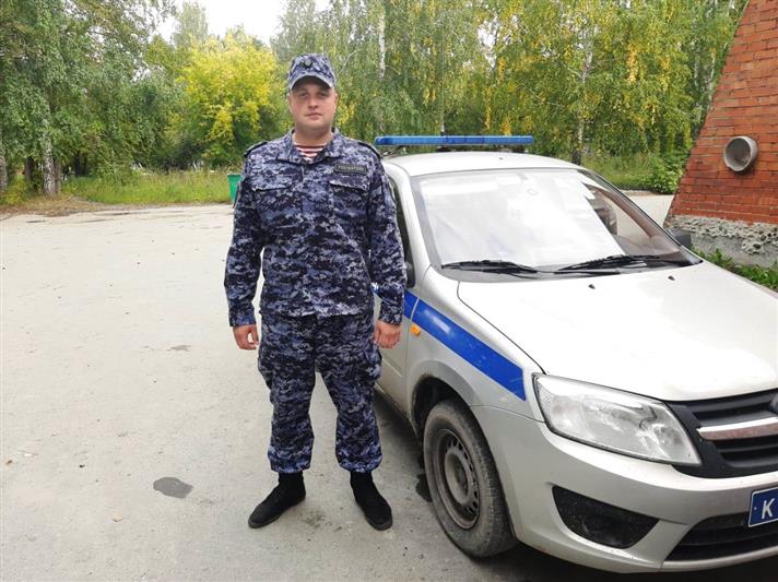 В Свердловской области офицер Росгвардии выследил подозреваемого в разбойном нападении на салон сотовой связи