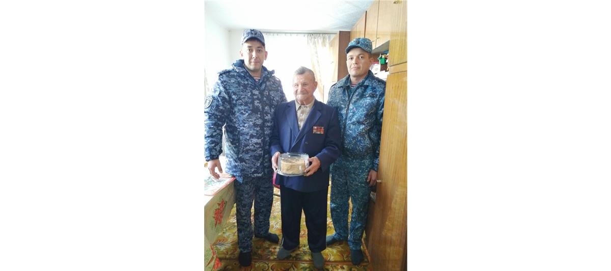 В городах Урала проходит акция Росгвардии «Заботой согреем сердца» 