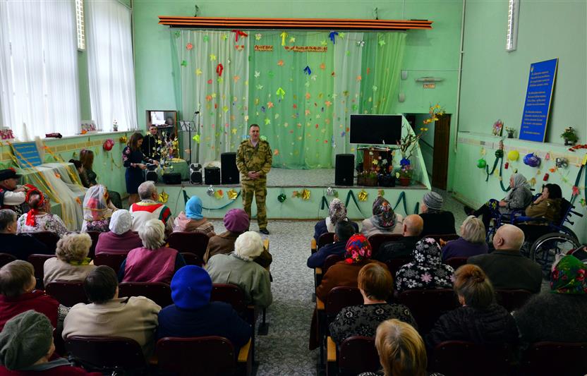 В День пожилого человека  в городах  Центрального федерального округа  проходит акция Росгвардии  «Заботой согреем сердца» 