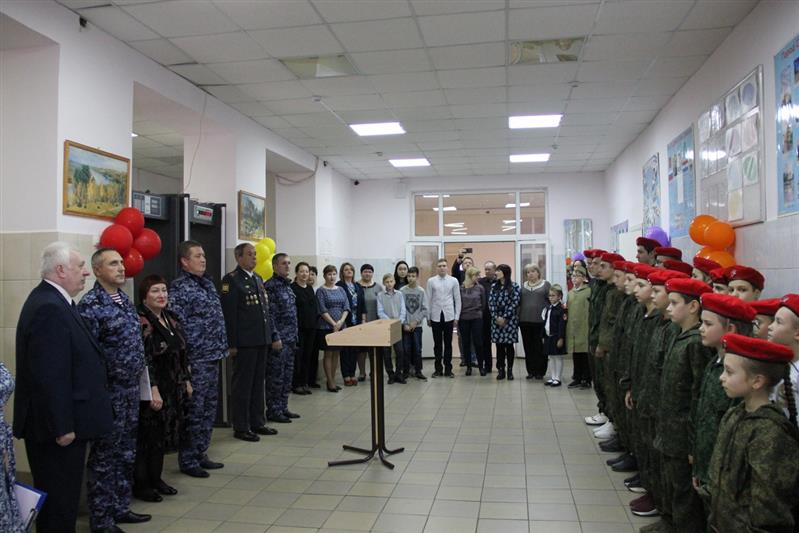 Накануне профессионального праздника Росгвардейцы открыли в подшефной самарской школе комнату истории вневедомственной охраны